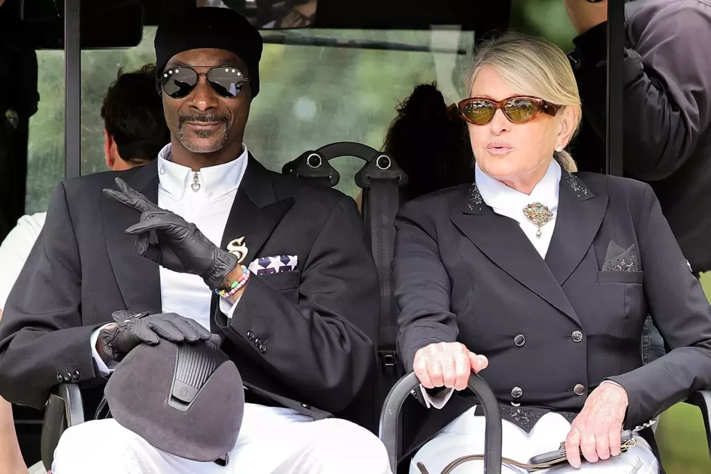 Snoop Dogg and Martha Stewart tout 080524 849c9bc029024f0cbb1da0f3b32e7e20