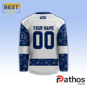 toronto maple leafs x hello kitty 50th hockey jersey 2 LXZPU