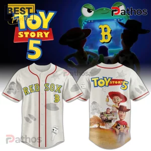 2026 Boston Red Sox x Toy Story 5 Limited Edition Baseball Jersey 1 Toy Story 5 and Red Sox baseball jersey featuring Woody, Jessie, Buzz Lightyear, and Mr. Potato Head on off-white fabric.!