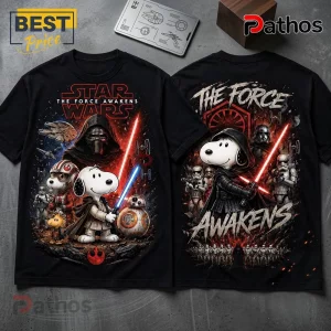 Snoopy Jedi x Kylo Ren Star Wars The Force Awakens T-Shirt 3 Snoopy Jedi x Kylo Ren Star Wars The Force Awakens T-Shirt featuring Snoopy characters in iconic space battle apparel.