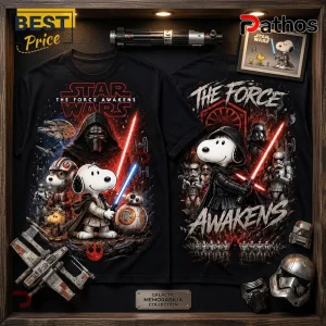 Snoopy Jedi x Kylo Ren Star Wars The Force Awakens T-Shirt 1 Snoopy Jedi x Kylo Ren Star Wars The Force Awakens T-Shirt design featuring Snoopy as a Jedi and Sith in a black frame.